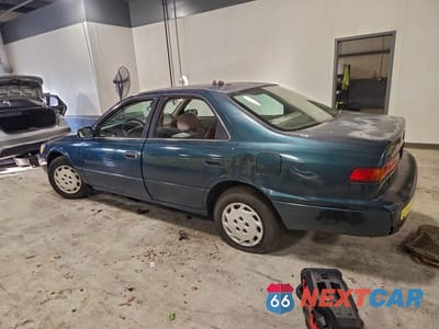 Drugie zdjęcie samochodu z przodu: 1997 TOYOTA CAMRY CE VIN:4T1BG22K5VU175466 - miniatura