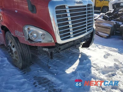 Zdjęcie 9 z 10 samochodu: 2017 FREIGHTLINER CASCADIA 125 SEMI TRUCK VIN:3AKJGLDR0HSHM6047 - miniatura