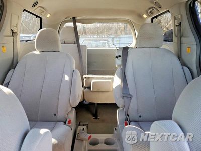Zdjęcie 10 z 12 samochodu: 2011 TOYOTA SIENNA LE VIN:5TDKK3DC0BS031421 - miniatura
