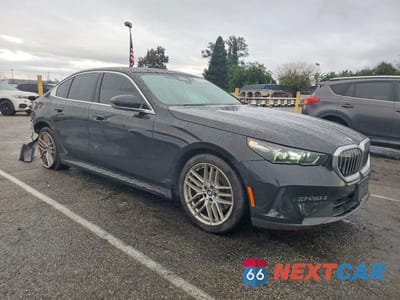 Czwarte zdjęcie samochodu z boku: 2024 BMW 530 I VIN:WBA43FJ02RCR24264 - miniatura