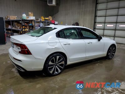 Trzecie zdjęcie samochodu z tyłu: 2022 VOLVO S60 B5 MOMENTUM VIN:7JRL12TZ8NG178092 - miniatura