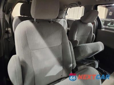 Zdjęcie 11 z 13 samochodu: 2015 TOYOTA SIENNA LE VIN:5TDJK3DC3FS119364 - miniatura