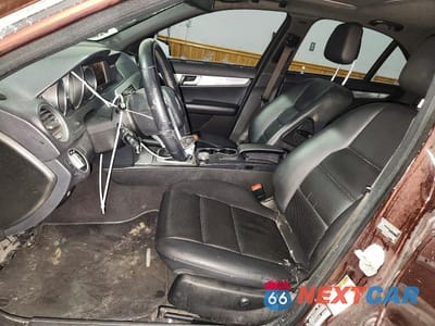 Zdjęcie 7 z 11 samochodu: 2012 MERCEDES-BENZ C 300 4MATIC VIN:WDDGF8BB0CF872096 - miniatura