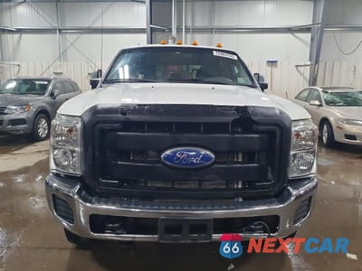 Piąte zdjęcie samochodu w środku: 2012 FORD F350 SUPER DUTY FLATBED TRUCK VIN:1FD8W3F67CEA33594 - miniatura