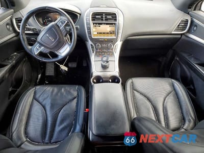 Zdjęcie 8 z 11 samochodu: 2019 LINCOLN NAUTILUS RESERVE VIN:2LMPJ8LP7KBL63075 - miniatura