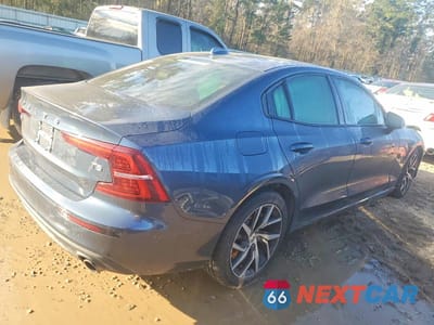 Trzecie zdjęcie samochodu z tyłu: 2019 VOLVO S60 T5 MOMENTUM VIN:7JR102FK0KG009639 - miniatura