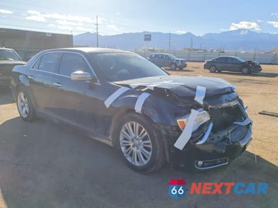 Czwarte zdjęcie samochodu z boku: 2013 CHRYSLER 300C VARVATOS VIN:2C3CCAJT6DH669303 - miniatura