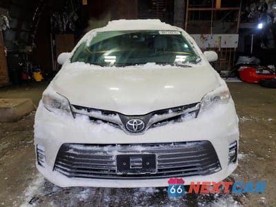 Piąte zdjęcie samochodu w środku: 2018 TOYOTA SIENNA XLE 8-PASSENGER VIN:5TDYZ3DC1JS956407 - miniatura