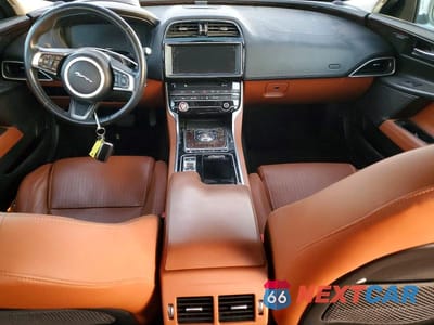 Zdjęcie 8 z 11 samochodu: 2018 JAGUAR XE VIN:SAJAH4EV9JCP17152 - miniatura