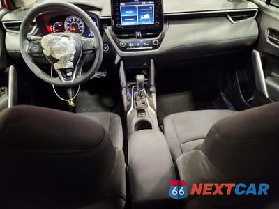 Zdjęcie 8 z 13 samochodu: 2022 TOYOTA COROLLA CROSS LE VIN:7MUCAABG5NV002377 - miniatura