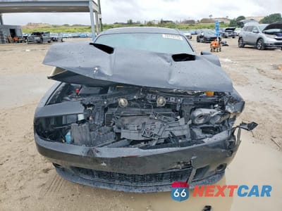 Piąte zdjęcie samochodu w środku: 2019 DODGE CHALLENGER SXT VIN:2C3CDZAG3KH677337 - miniatura