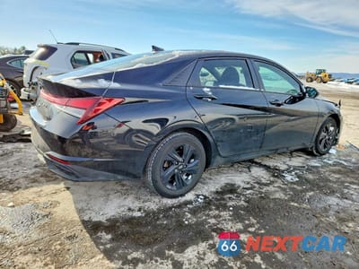 Trzecie zdjęcie samochodu z tyłu: 2021 HYUNDAI ELANTRA SEL VIN:5NPLM4AGXMH019376 - miniatura