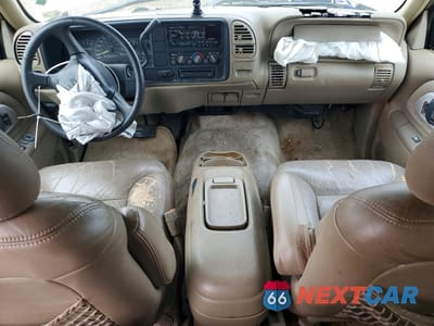 Zdjęcie 8 z 14 samochodu: 1999 CHEVROLET SUBURBAN C1500 VIN:3GNEC16R0XG196415 - miniatura