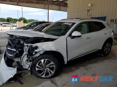 2022 BUICK ENVISION ESSENCE LRBFZNR41ND053260 - główne zdjęcie licytacji z USA - miniatura