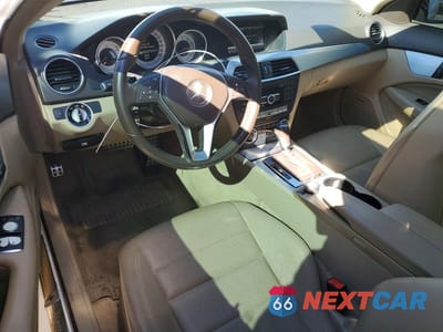 Zdjęcie 8 z 12 samochodu: 2013 MERCEDES-BENZ C 250 VIN:WDDGJ4HB8DG014692 - miniatura