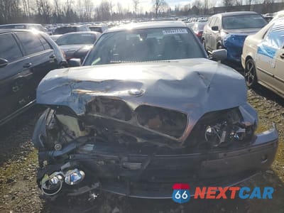 Piąte zdjęcie samochodu w środku: 2004 BMW 330 XI VIN:WBAEW53434PG11668 - miniatura