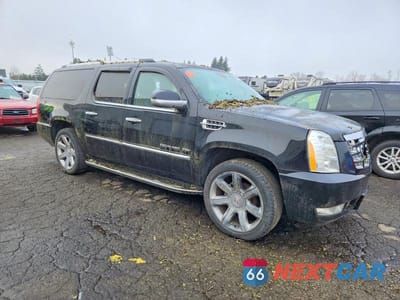 Czwarte zdjęcie samochodu z boku: 2013 CADILLAC ESCALADE ESV LUXURY VIN:1GYS4HEF9DR292588 - miniatura