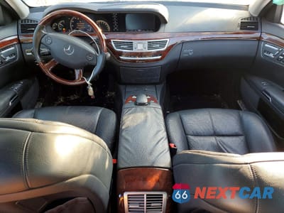 Zdjęcie 8 z 13 samochodu: 2008 MERCEDES-BENZ S 550 4MATIC VIN:WDDNG86X58A219942 - miniatura