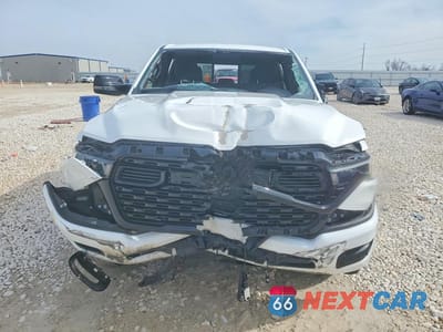 Piąte zdjęcie samochodu w środku: 2025 RAM 1500 VIN:1C6SRFMP7SN645282 - miniatura