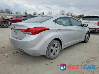 Trzecie zdjęcie samochodu z tyłu: 2013 HYUNDAI ELANTRA GLS VIN:KMHDH4AE9DU883070 - miniatura