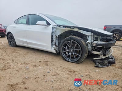 Czwarte zdjęcie samochodu z boku: 2018 TESLA MODEL 3 VIN:5YJ3E1EA9JF051893 - miniatura