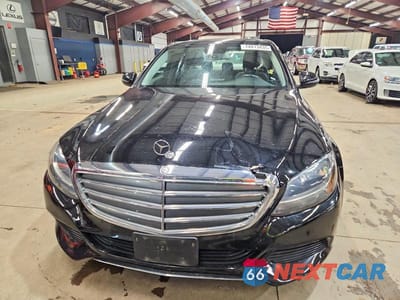 Piąte zdjęcie samochodu w środku: 2017 MERCEDES-BENZ C 300 4MATIC VIN:55SWF4KB1HU194614 - miniatura