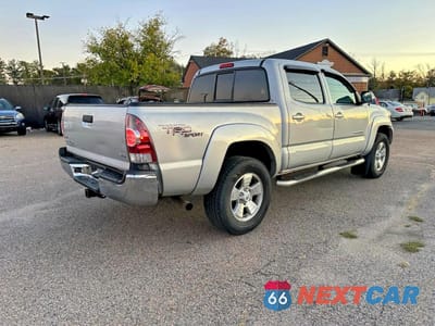 Czwarte zdjęcie samochodu z boku: 2013 TOYOTA TACOMA DOUBLE CAB VIN:3TMLU4EN6DM109174 - miniatura