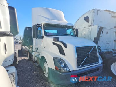2012 VOLVO VNL SEMI TRUCK 4V4N19EH2CN549507 - główne zdjęcie licytacji z USA - miniatura