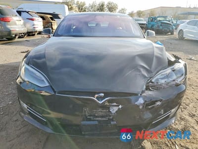 Piąte zdjęcie samochodu w środku: 2018 TESLA MODEL S VIN:5YJSA1E27JF258721 - miniatura