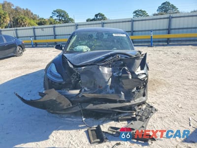 Piąte zdjęcie samochodu w środku: 2019 TESLA MODEL 3 VIN:5YJ3E1EA7KF397801 - miniatura