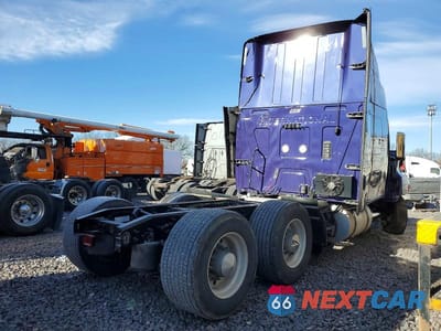 Czwarte zdjęcie samochodu z boku: 2022 INTERNATIONAL LT625 SEMI TRUCK VIN:3HSDZTZR0NN296735 - miniatura
