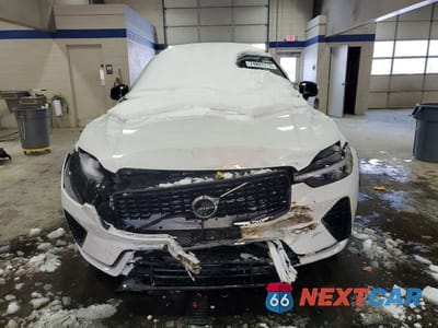 Piąte zdjęcie samochodu w środku: 2024 VOLVO XC60 ULTIMATE VIN:YV4L12RM7R1873485 - miniatura