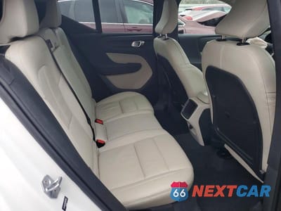 Zdjęcie 11 z 12 samochodu: 2022 VOLVO XC40 T5 MOMENTUM VIN:YV4162UKXN2697566 - miniatura