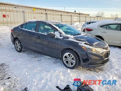 Czwarte zdjęcie samochodu z boku: 2017 CHEVROLET CRUZE LT VIN:1G1BE5SM3H7116795 - miniatura