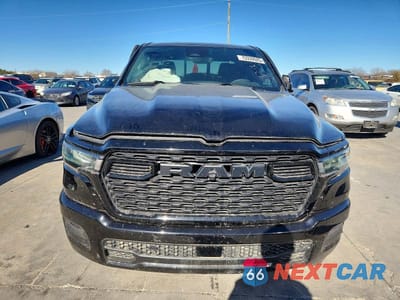 Piąte zdjęcie samochodu w środku: 2025 RAM 1500 LONE STAR 4X2 6'4 BOX VIN:1C6RREBP3SN590633 - miniatura