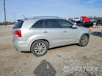 Trzecie zdjęcie samochodu z tyłu: 2013 KIA SORENTO SX VIN:5XYKWDA24DG312370 - miniatura