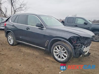 Czwarte zdjęcie samochodu z boku: 2021 BMW X5 XDRIVE40I VIN:5UXCR6C05M9F51660 - miniatura