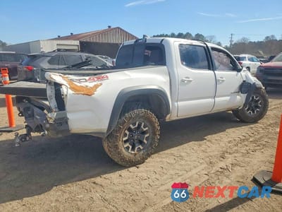 Trzecie zdjęcie samochodu z tyłu: 2016 TOYOTA TACOMA TRD OFF-ROAD VIN:5TFCZ5AN8GX044372 - miniatura