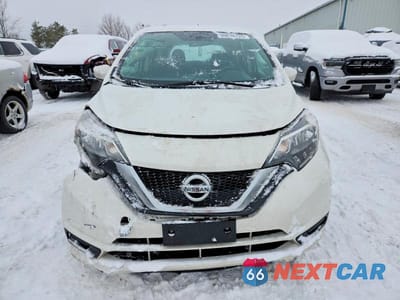 Piąte zdjęcie samochodu w środku: 2018 NISSAN VERSA NOTE S VIN:3N1CE2CP6JL355572 - miniatura