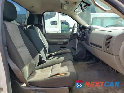 Zdjęcie 10 z 12 samochodu: 2009 CHEVROLET SILVERADO UTILITY / SERVICE TRUCK VIN:1GBJC74K39E109217 - miniatura