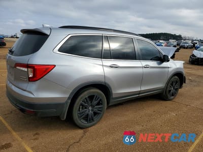 Trzecie zdjęcie samochodu z tyłu: 2022 HONDA PILOT SE VIN:5FNYF6H28NB082658 - miniatura