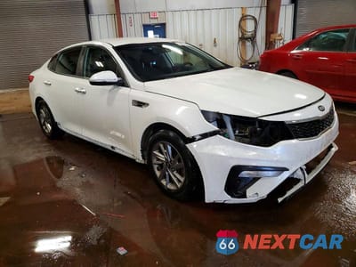 Czwarte zdjęcie samochodu z boku: 2019 KIA OPTIMA LX VIN:5XXGT4L3XKG341118 - miniatura