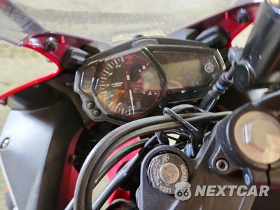 Zdjęcie 7 z 8 samochodu: 2015 YAMAHA YZFR3 VIN:MH3RH06Y0FK004268 - miniatura