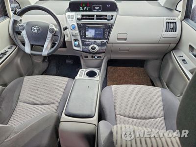 Zdjęcie 8 z 13 samochodu: 2015 TOYOTA PRIUS V VIN:JTDZN3EUXFJ029238 - miniatura