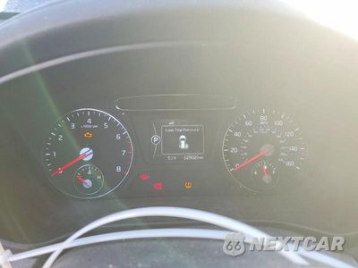 Zdjęcie 9 z 12 samochodu: 2018 KIA SORENTO LX VIN:5XYPGDA50JG399404 - miniatura