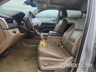 Zdjęcie 7 z 12 samochodu: 2018 CHEVROLET SUBURBAN C1500 PREMIER VIN:1GNSCJKC7JR199551 - miniatura