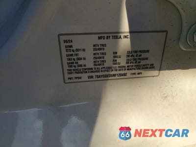 Zdjęcie 13 z 13 samochodu: 2024 TESLA MODEL Y VIN:7SAYGDED5RF120492 - miniatura