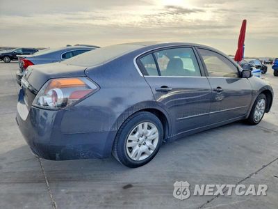 Trzecie zdjęcie samochodu z tyłu: 2010 NISSAN ALTIMA BASE VIN:1N4AL2AP2AN477042 - miniatura
