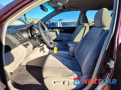 Zdjęcie 7 z 13 samochodu: 2011 TOYOTA HIGHLANDER BASE VIN:5TDBK3EH0BS085182 - miniatura