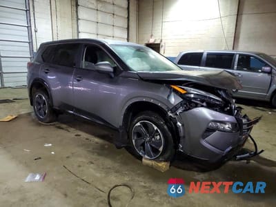 Czwarte zdjęcie samochodu z boku: 2025 NISSAN ROGUE SV VIN:JN8BT3BB5SW175378 - miniatura